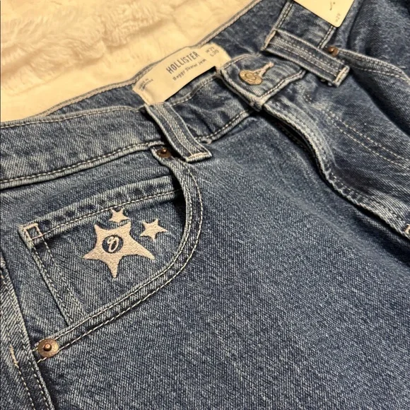 Hollister Indigo Star-Embellished Jeans - Picture 4 of 6